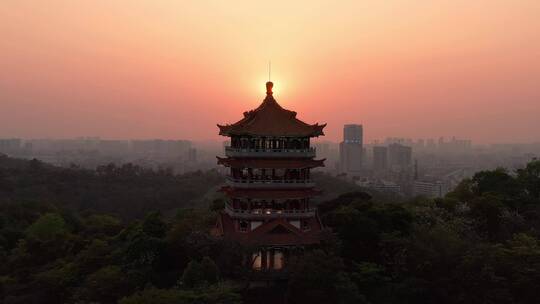 广州越秀区麓湖公园