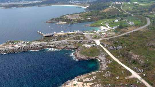 空中向后移动的悬崖照片，被称为纸悬崖，在莫拉斯、Xove、Lugo、Galic地区