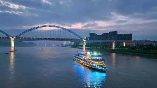 航拍宜昌长江游船与高铁动车同框视频素材模板下载