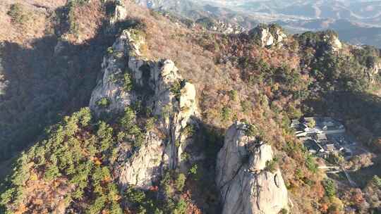 航拍千山山巅石峰景色