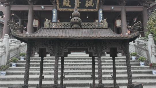 湖南湘潭昭山观音寺观音殿门口