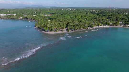 多米尼克圣克里斯托瓦尔加勒比海美丽田园海滩普拉亚帕伦克的鸟瞰图