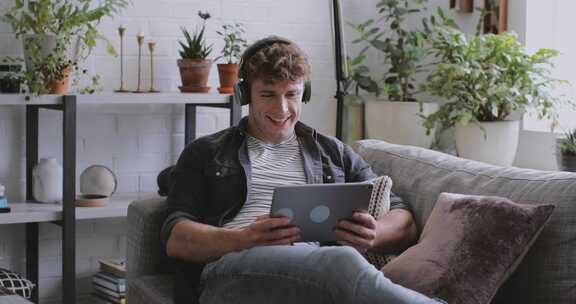 数字平板电脑、耳机、观看、观看