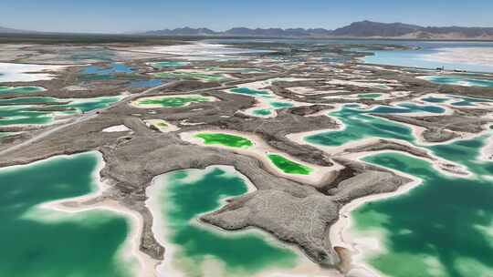 青海省大柴旦翡翠湖