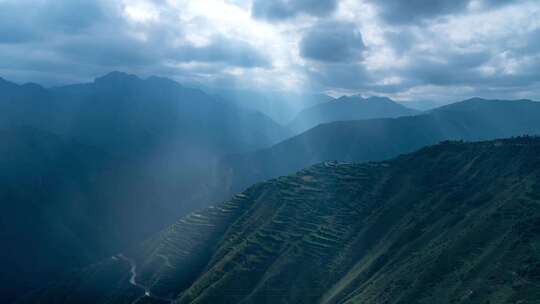 自然山川天然氧吧生态 耶稣光延时