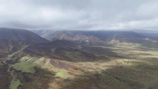 大西北入秋后的草原高山航拍