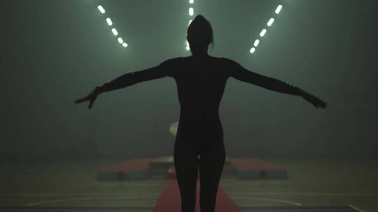 女体操运动员训练视频素材模板下载