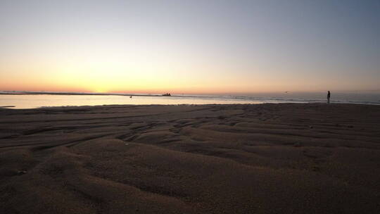 延时海滩上看日出