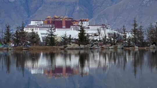 西藏拉萨南山公园拍摄的布达拉宫倒影延时