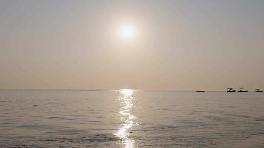 唯美浪漫海面水面日出日落波光粼粼