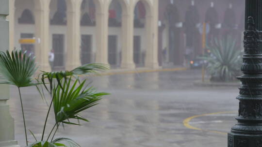 暴风雨中的建筑