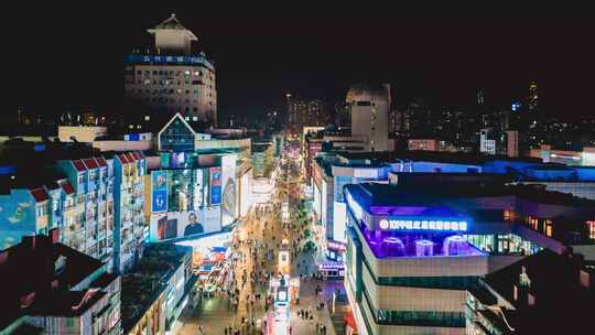 青岛台东步行街夜景航拍移动延时