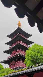 雨中的江苏苏州寒山寺普明宝塔