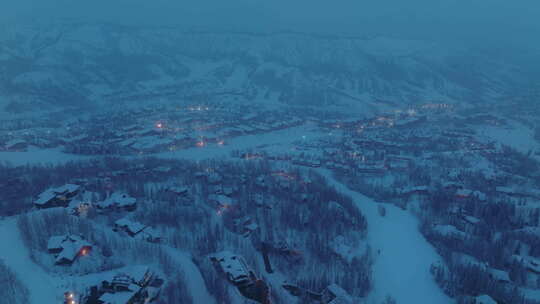 夜灯世界名山滑雪场村庄旅游目的地