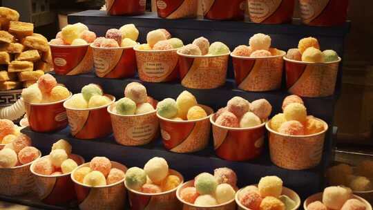 陕西西安回民街美食冰激淋球升格慢镜