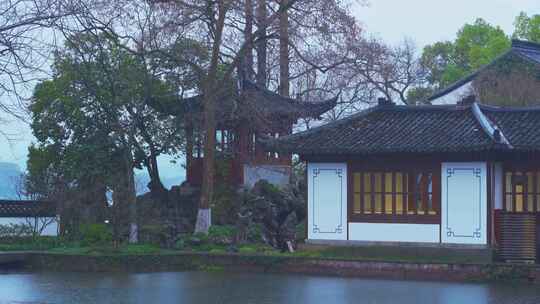 杭州西湖郭庄雨天风景