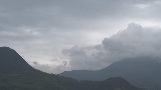 大山与云景变化及滑翔伞