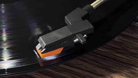 留声机黑胶唱片播放音乐