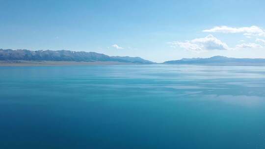 山水风景航拍新疆赛里木湖自然风光山川湖泊