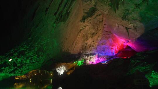 喀斯特地貌充水溶洞内水面稳定器拍摄