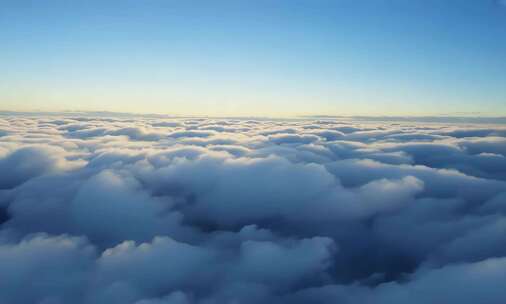 高空俯瞰广阔无垠的云海景观