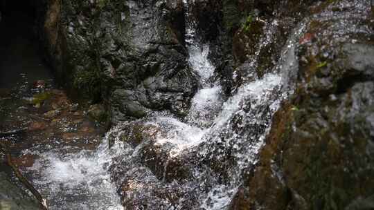 山间流水自然流水