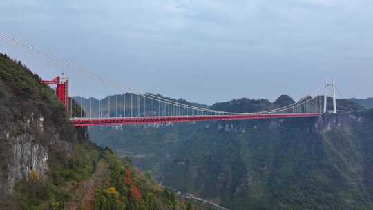 航拍湖南湘西矮寨大桥横跨于群山之间