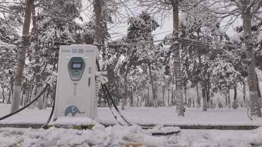 东北冬季汽车充电桩新能源