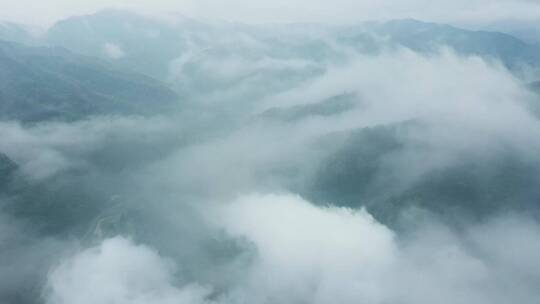 航拍山间云雾缥缈视频素材模板下载