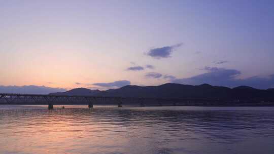 日落黄昏中的杭州钱塘江大桥风景