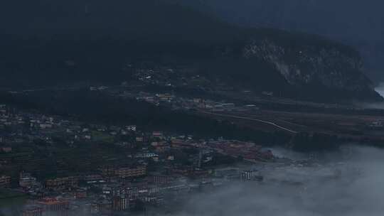 云南怒江傈僳族丙中洛人神共居秋色高空航拍