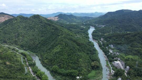 大山溪流自然风光4K航拍3