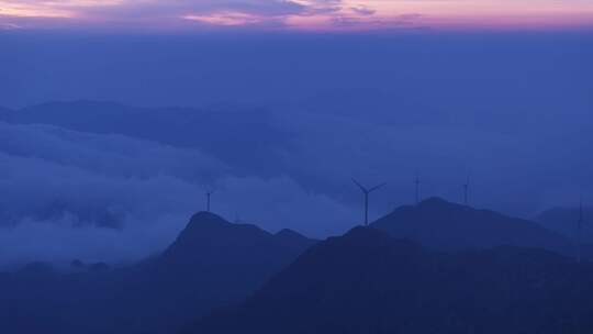 航拍广东茂名信宜石镬坳清晨云雾中风力发电