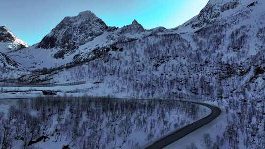 4k航拍北欧挪威塞尼亚岛雪景风光