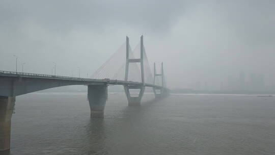 航拍武汉长江二桥冬天下雪俯拍远景
