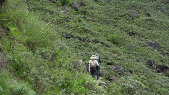 户外徒步虎跳峡徒步旅行徒步