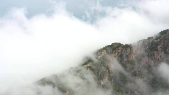 长城雨后云海翻滚震撼大气