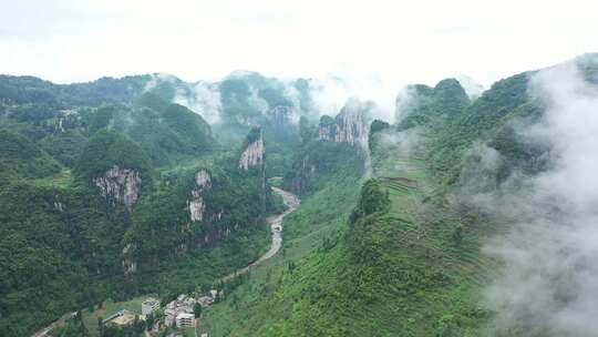 航拍祖国大好河山-云雾缭绕中的奇山异水