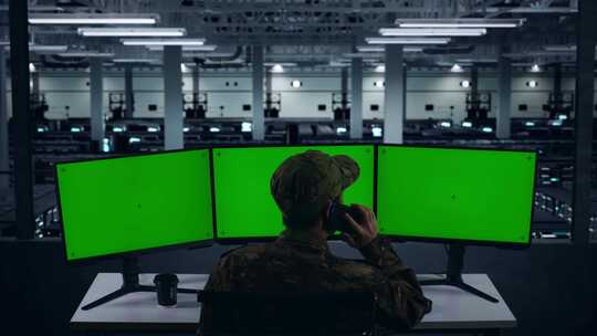 军方在数据中心使用模拟计算机显示器时使用