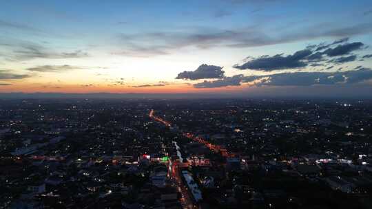 4K航拍夕阳下老挝首都万象城市风光