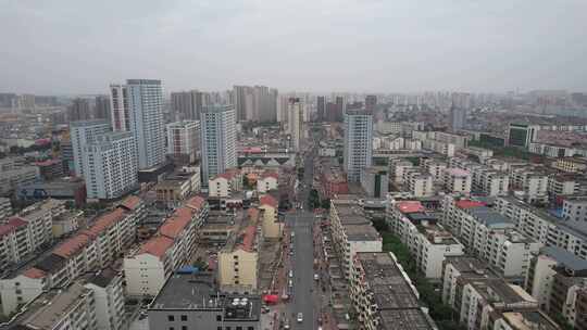 城市街道上空鸟瞰全景