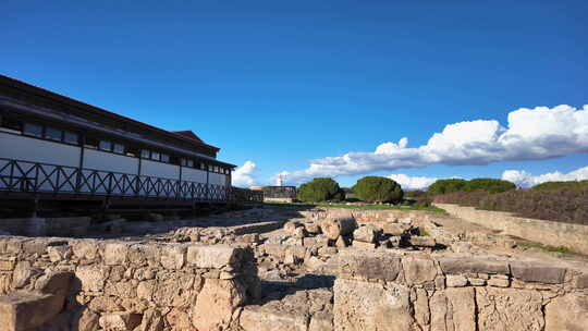 塞浦路斯帕福斯一座历史建筑的外景。这座建