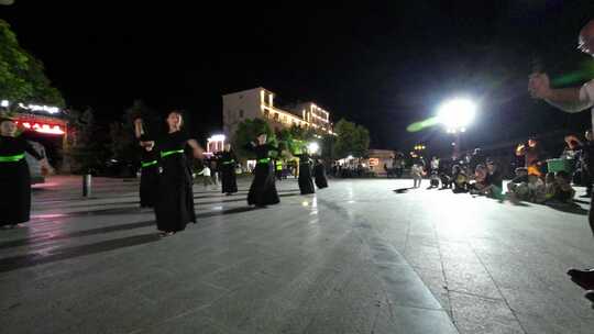 西藏察瓦龙藏民歌舞