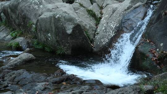 天台山石梁飞瀑瀑布水流