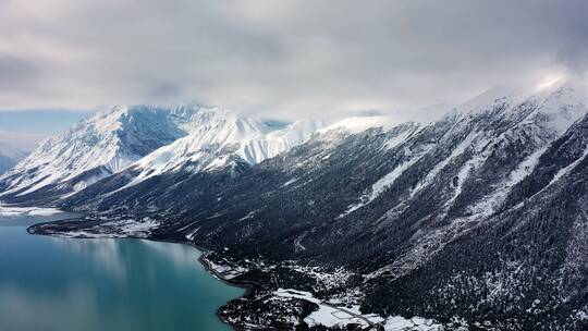 雪山湖泊蓝天航拍视频素材模板下载