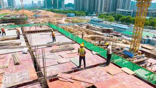 建筑工地工人施工场景