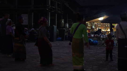 傣族古寨晚上活动表演跳舞