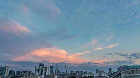 日落晚霞下的南京紫峰大厦