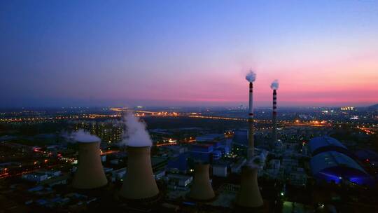 中国内蒙古呼和浩特燃煤火电厂夜景航拍