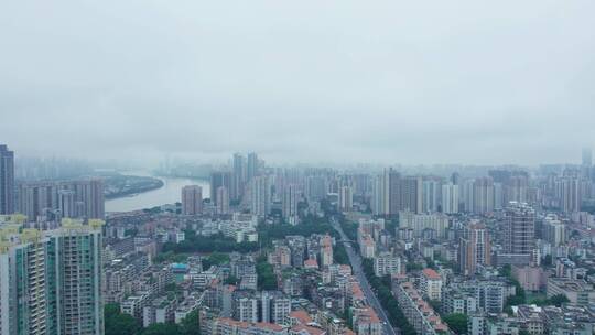 阴雨天气雨雾弥漫空中朦胧城市建筑航拍